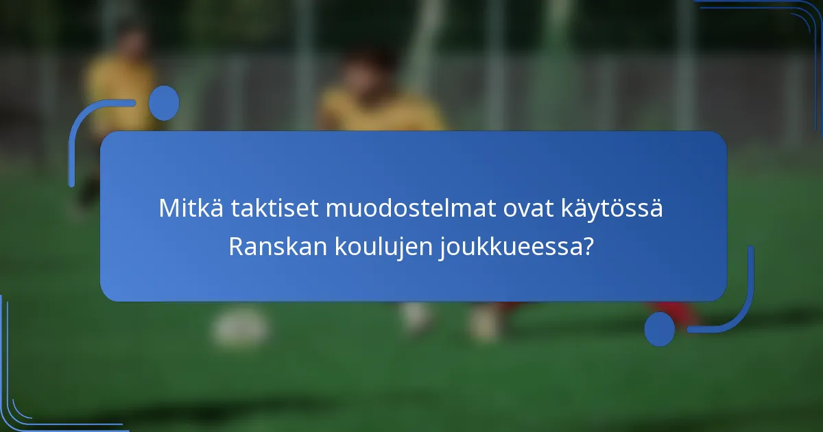 Mitkä taktiset muodostelmat ovat käytössä Ranskan koulujen joukkueessa?